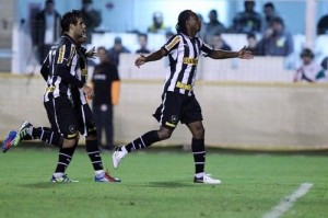 Em jogo emocionante, Botafogo vira no Beira-Rio e vence o Internacional - Foto: AGIF Em jogo emocionante, Botafogo vira no Beira-Rio e vence o Internacional - Foto: AGIF