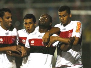 Vagner Love mais uma vez deixou o seu gol para o Flamengo Vagner Love mais uma vez deixou o seu gol para o Flamengo