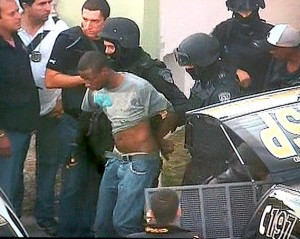 Reféns são libertados e bandidos presos em Belo Horizonte Reféns são libertados e bandidos presos em Belo Horizonte