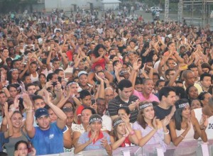 Organziadores estimam cerca de 20 mil pessoas no São Gonçalo gospel (Foto: Aline Pollilo/G1) Organziadores estimam cerca de 20 mil pessoas no São Gonçalo gospel (Foto: Aline Pollilo/G1)