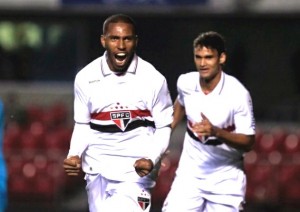 No clássico paulista São Paulo vence o Santos no Brasileirão No clássico paulista São Paulo vence o Santos no Brasileirão
