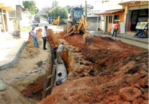 Prefeitura de Itaperuna constrói rede pluvial no Vale do Sol Prefeitura de Itaperuna constrói rede pluvial no Vale do Sol