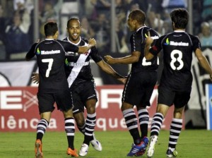 Vasco vence o Náutico por 4 a 2 e mantém 100% no Brasileirão