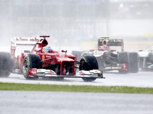 Na chuva Alonso conquista a pole para a Ferrari no Grande Prêmio da Ingraterra