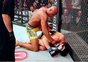 Anderson Silva, no segundo round, leva Chael Sonnen ao nocaute no UFC 148 Anderson Silva, no segundo round, leva Chael Sonnen ao nocaute no UFC 148