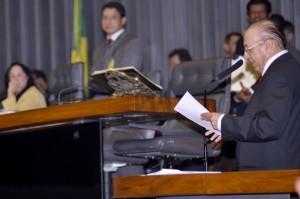 O plenário do Congresso aprovou o parecer final do projeto da Lei de Diretrizes Orçamentárias (LDO) de 2013. Na foto, o relator da CMO, senador Antônio Carlos Valadares O plenário do Congresso aprovou o parecer final do projeto da Lei de Diretrizes Orçamentárias (LDO) de 2013. Na foto, o relator da CMO, senador Antônio Carlos Valadares