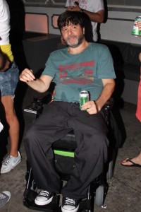 Escritor Marcelo Rubens Paiva é esquecido por quase 1 hora em cadeira de rodas dentro de avião da TAM Escritor Marcelo Rubens Paiva é esquecido por quase 1 hora em cadeira de rodas dentro de avião da TAM