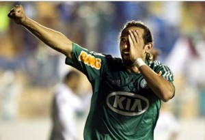 De virada, Palmeiras consegue a primeira vitória no Brasileirão De virada, Palmeiras consegue a primeira vitória no Brasileirão