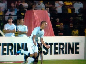 Com grande atuação de Júlio César, Corinthians empata no Recife Com grande atuação de Júlio César, Corinthians empata no Recife
