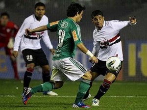 Palmeiras e São Paulo empatam no clássico paulista no Brasileirão Palmeiras e São Paulo empatam no clássico paulista no Brasileirão