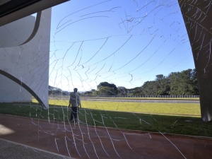 Piloto da FAB que provocou acidente nas fachadas do STF e do Palácio do Planalto é afastado