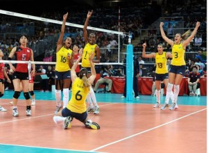 Brasil vence o Japão e está na final no vôlei feminino Brasil vence o Japão e está na final no vôlei feminino
