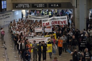 Servidores da Polícia Federal e das Agências Reguladoras realizam ato no Aeroporto Internacional de Guarulhos, em São Paulo Servidores da Polícia Federal e das Agências Reguladoras realizam ato no Aeroporto Internacional de Guarulhos, em São Paulo