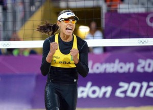 Juliana e Larissa batem alemãs e vão às semifinais Juliana e Larissa batem alemãs e vão às semifinais
