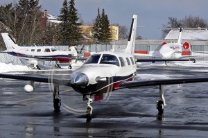 O avião monomotor PA-46, como este da foto, desapareceu com duas pessoas a bordo O avião monomotor PA-46, como este da foto, desapareceu com duas pessoas a bordo