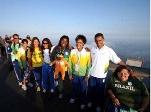 Atletas paralímpicos do Brasil viajam nesta segunda para a Inglaterra Atletas paralímpicos do Brasil viajam nesta segunda para a Inglaterra
