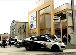 Justiça decreta prisão temporária de cinco suspeitos de participação na chacina da Chatuba Justiça decreta prisão temporária de cinco suspeitos de participação na chacina da Chatuba