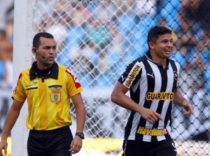 Em jogo tenso Botafogo vence o Náutico no Engenhão