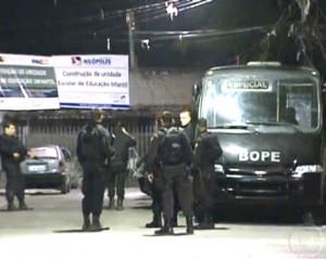 Polícia Militar ocupa a favela da Chatuba depois de chacina de menores Polícia Militar ocupa a favela da Chatuba depois de chacina de menores
