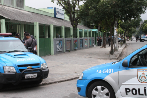 No Rio de Janeiro morre mulher que foi usada como escudo por bandidos No Rio de Janeiro morre mulher que foi usada como escudo por bandidos