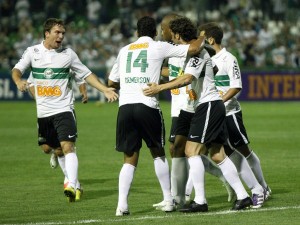 Sem os gringos no time Flamengo perde para o Coritiba no Couto Pereira Sem os gringos no time Flamengo perde para o Coritiba no Couto Pereira