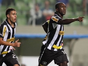 Seedorf ajuda o Botafogo na virada sobre o Cruzeiro no Independência Seedorf ajuda o Botafogo na virada sobre o Cruzeiro no Independência