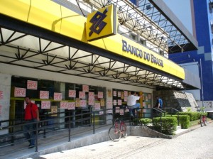 Bancários entram em greve a partir desta terça-feira (18/09) Bancários entram em greve a partir desta terça-feira (18/09)