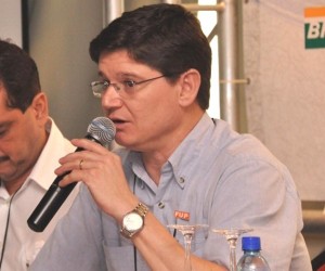 De acordo com o coordenador-geral da FUP, João Antônio de Moraes, a orientação é para não trocar os turnos De acordo com o coordenador-geral da FUP, João Antônio de Moraes, a orientação é para não trocar os turnos