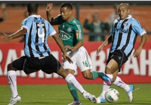 Palmeiras domina o jogo, mas não consegue superar Grêmio Palmeiras domina o jogo, mas não consegue superar Grêmio