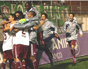 Fluminense vence a Portuguesa por 2 a 0 e segue firme na ponta do Brasileirão Fluminense vence a Portuguesa por 2 a 0 e segue firme na ponta do Brasileirão