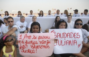 O protesto foi uma ideia da família da menina Juliana Rodrigues, morta em setembro do ano passado O protesto foi uma ideia da família da menina Juliana Rodrigues, morta em setembro do ano passado