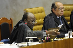 Supremo retoma nesta quarta-feira julgamento do mensalão; ministro-revisor conclui voto Supremo retoma nesta quarta-feira julgamento do mensalão; ministro-revisor conclui voto