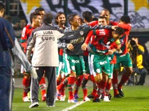 No Pacaembu, Santos perde para a Portuguesa por 3 a 1 No Pacaembu, Santos perde para a Portuguesa por 3 a 1