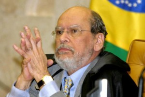 Líderes no Congresso lamentam a saída de Sepúlveda Pertence da Comissão de Ética Pública Líderes no Congresso lamentam a saída de Sepúlveda Pertence da Comissão de Ética Pública