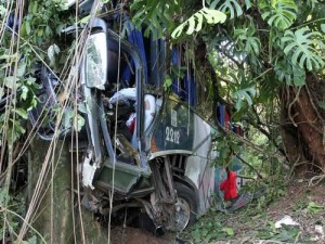 Sobe para 12 o número de mortos do acidente com o ônibus da 1001