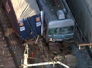 Acidente entre trem e caminhão fecha quatro estações no Rio de Janeiro Acidente entre trem e caminhão fecha quatro estações no Rio de Janeiro