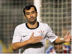 Corinthians joga melhor, mas não consegue segurar a vitória contra o Bahia Corinthians joga melhor, mas não consegue segurar a vitória contra o Bahia