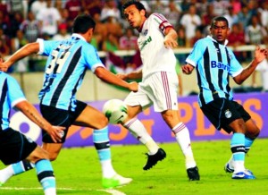 Em jogo muito disputado, Fluminense empata com o Grêmio em 2 a 2 Em jogo muito disputado, Fluminense empata com o Grêmio em 2 a 2