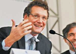 Secretário-geral da Fifa, Jérôme Valcke, continua hospitalizado no Rio de Janeiro Secretário-geral da Fifa, Jérôme Valcke, continua hospitalizado no Rio de Janeiro