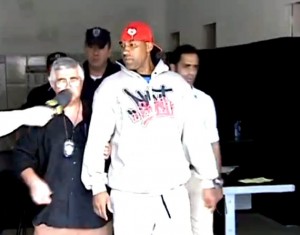 Ex-jogador Viola é preso por desobediência judicial e por portar silenciador de arma de fogo Ex-jogador Viola é preso por desobediência judicial e por portar silenciador de arma de fogo