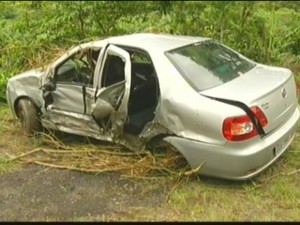 Acidente em estrada de Barra do Piraí deixa 5 mortos da mesma família (Foto: Reprodução / TV Rio Sul) Acidente em estrada de Barra do Piraí deixa 5 mortos da mesma família (Foto: Reprodução / TV Rio Sul)