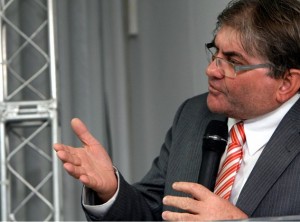Eugênio Spengler convocou para esta tarde reunião com representantes da empresa para notificá-los da decisão Eugênio Spengler convocou para esta tarde reunião com representantes da empresa para notificá-los da decisão