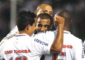 São Paulo atropela a Universidad de Chile e vence por 5 a 0, no Pacaembu São Paulo atropela a Universidad de Chile e vence por 5 a 0, no Pacaembu
