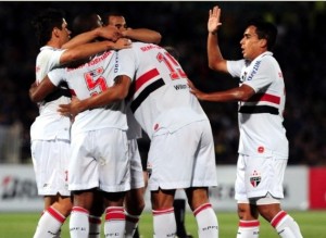 São Paulo vence no Chile e coloca um pé na vaga da Sul-Americana São Paulo vence no Chile e coloca um pé na vaga da Sul-Americana