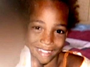 Menina Adrielly, atingida por bala perdida na noite de Natal, tem morte cerebral