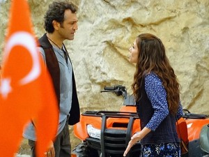 Ayla diz tudo o que queria a Zyah (Foto: Salve Jorge/TV Globo) Ayla diz tudo o que queria a Zyah (Foto: Salve Jorge/TV Globo)