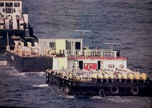 No Rio de Janeiro as balsas com fogos de artifício seguem nesta segunda para Copacabana No Rio de Janeiro as balsas com fogos de artifício seguem nesta segunda para Copacabana