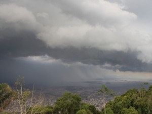 Tempo no Rio fechou na tarde desta quinta-feira (13) (Foto: Marcos Estrella/ TV Globo) Tempo no Rio fechou na tarde desta quinta-feira (13) (Foto: Marcos Estrella/ TV Globo)