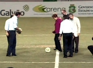 Dilma da o pontapé inicial inaugurando o Castelão para a Copa 2014 Dilma da o pontapé inicial inaugurando o Castelão para a Copa 2014