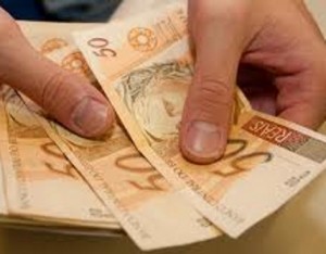 Empresas têm até hoje para depositar décimo terceiro salário dos trabalhadores